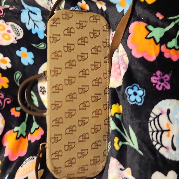 Dooney and bourke bag. - Picture 4 of 4